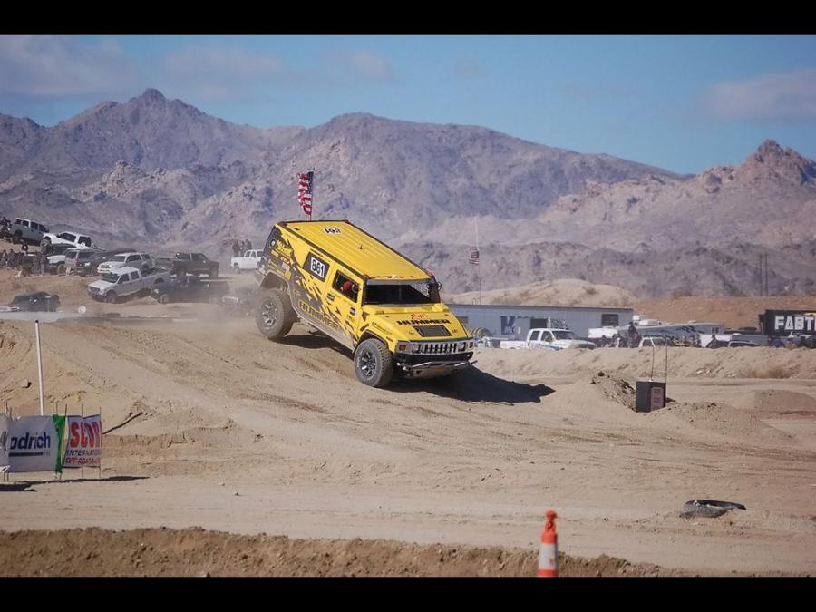  Hummer H2 Racing 2007 года  (фото 7 из 11)